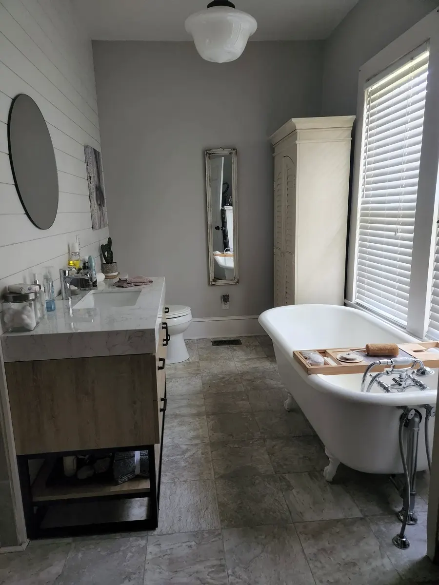 Clawfoot tub and bathroom scrubbed bright, cleaned by Dust Free By DD in Cleveland, TN