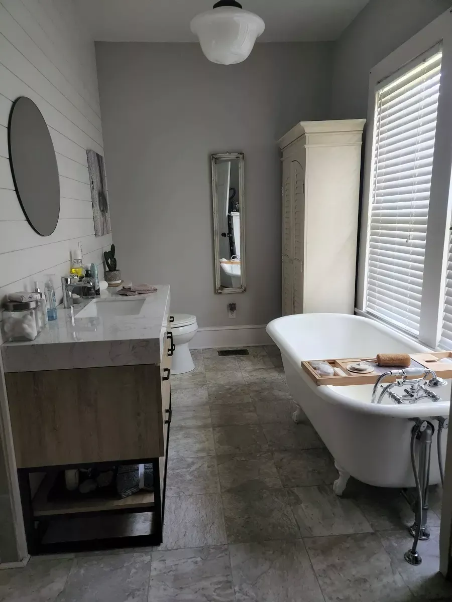 Clawfoot tub and bathroom scrubbed bright, cleaned by Dust Free By DD in Cleveland, TN