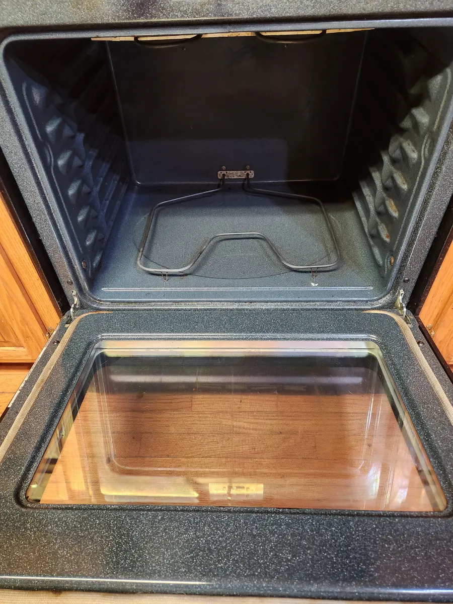 Oven interior degreased, door glass cleared, cleaned by Dust Free By DD in Cleveland, TN