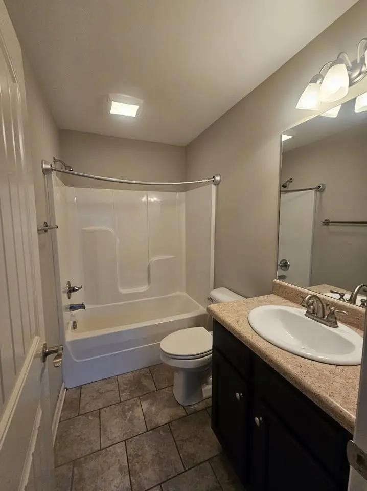 Tub, toilet and vanity cleaned top to bottom, cleaned by Dust Free By DD in Cleveland, TN
